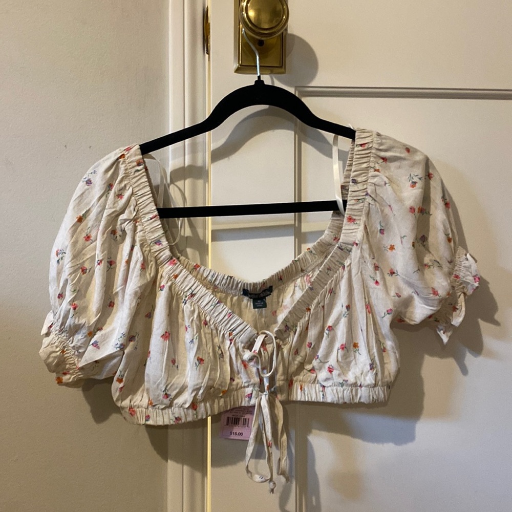 Women’s floral wild fable crop top. Brand new, with tags on it!